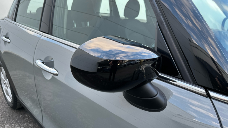 MINI Hatchback 1.5 Cooper Classic 5dr Petrol Hatchback